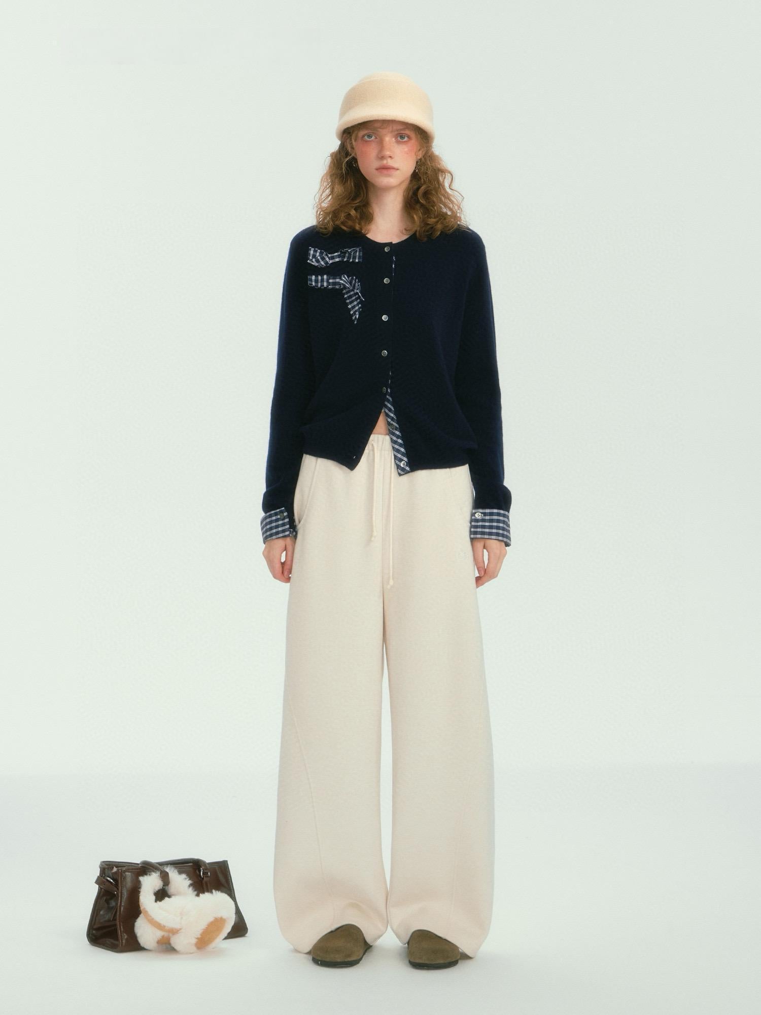 Mother and child unboxing an air-dry clay kit at home, calm screen-free creative activity for kids and parents, promoting mindful play, family bonding, fine motor skill development and modern Montessori-inspired creative kits.