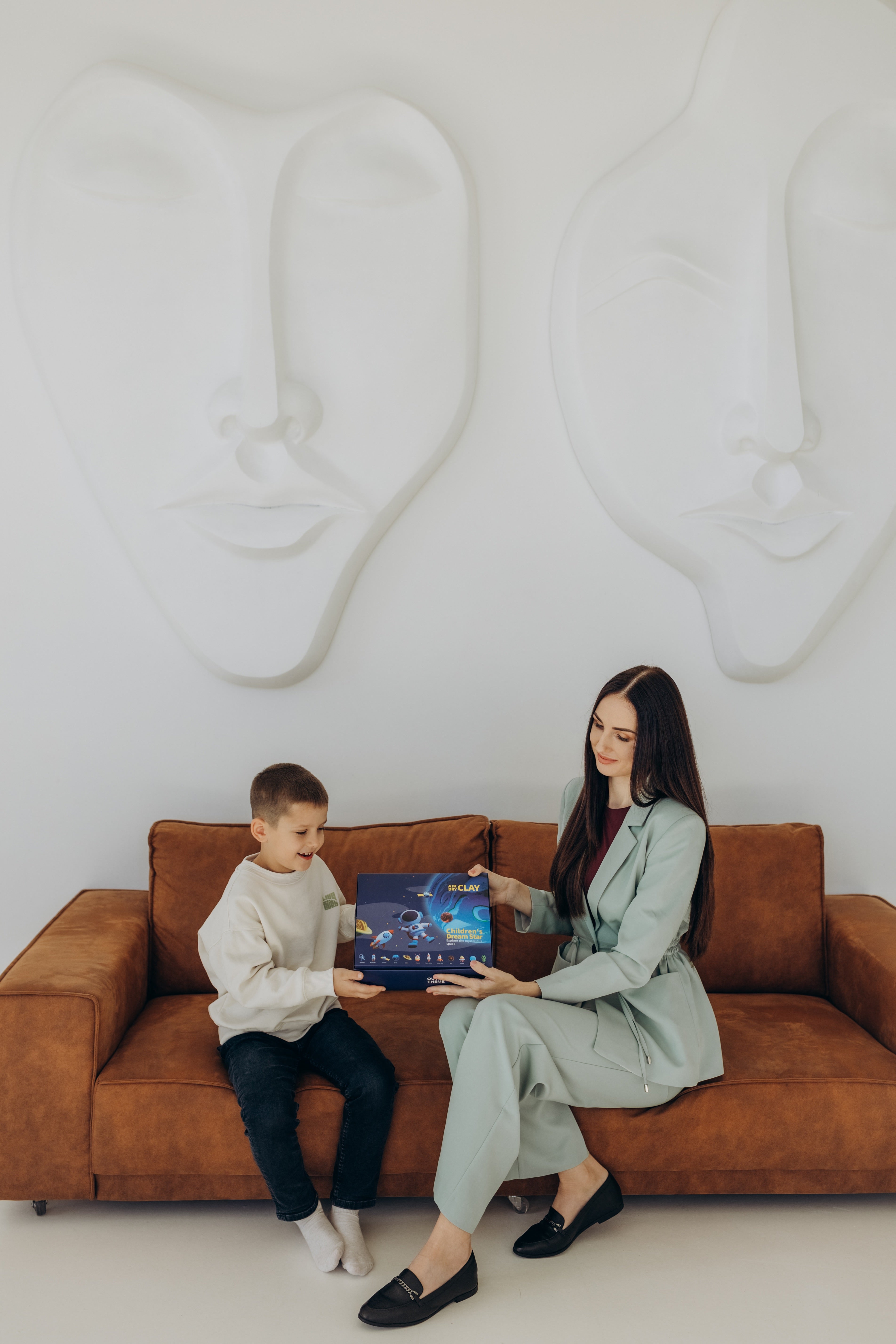 Mother and child unboxing an LOUFOR air-dry clay kit at home, calm screen-free creative activity for kids and parents, promoting mindful play, family bonding, fine motor skill development and modern Montessori-inspired creative kits.